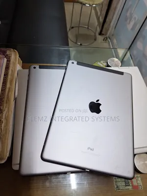Apple iPad 9.7 128 GB Gray