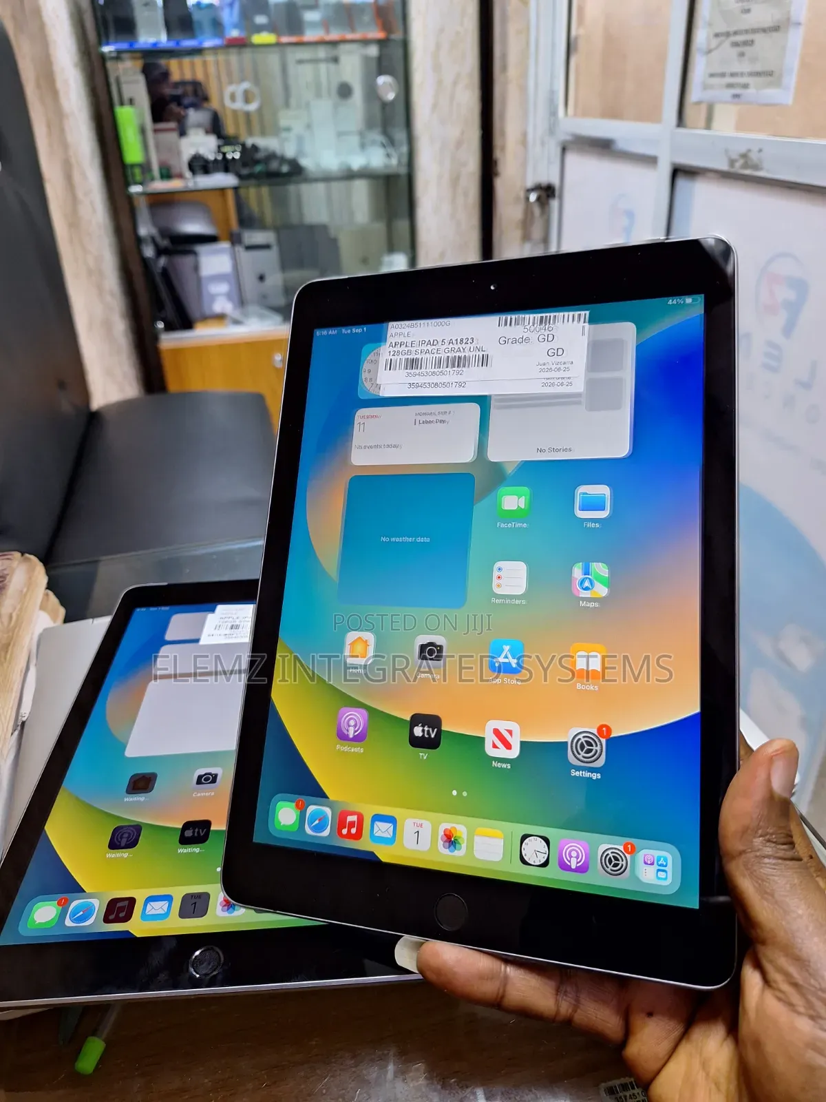 Apple iPad 9.7 128 GB Gray