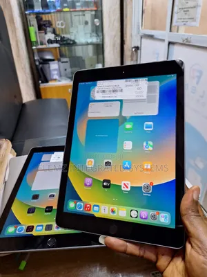 Apple iPad 9.7 128 GB Gray