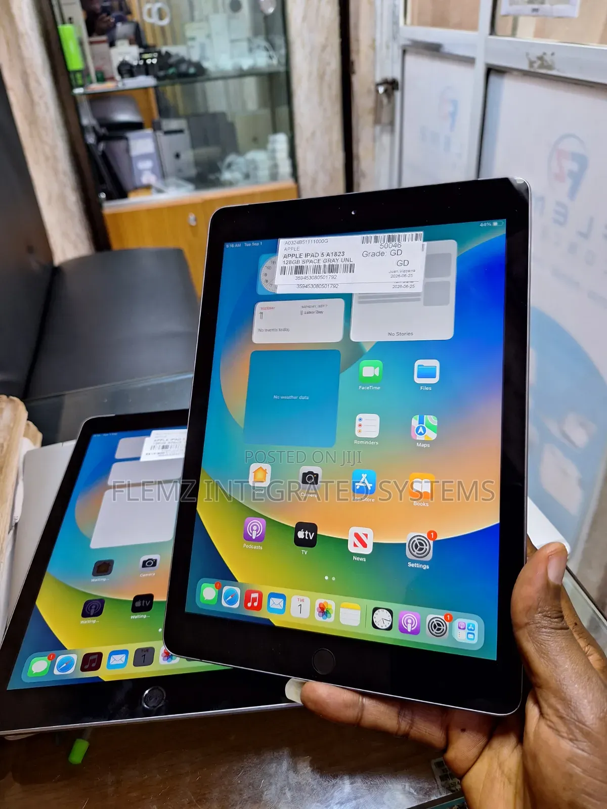 Apple iPad 9.7 128 GB Gray