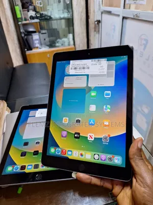 Apple iPad 9.7 128 GB Gray
