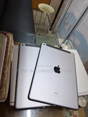 Apple iPad 9.7 128 GB Gray