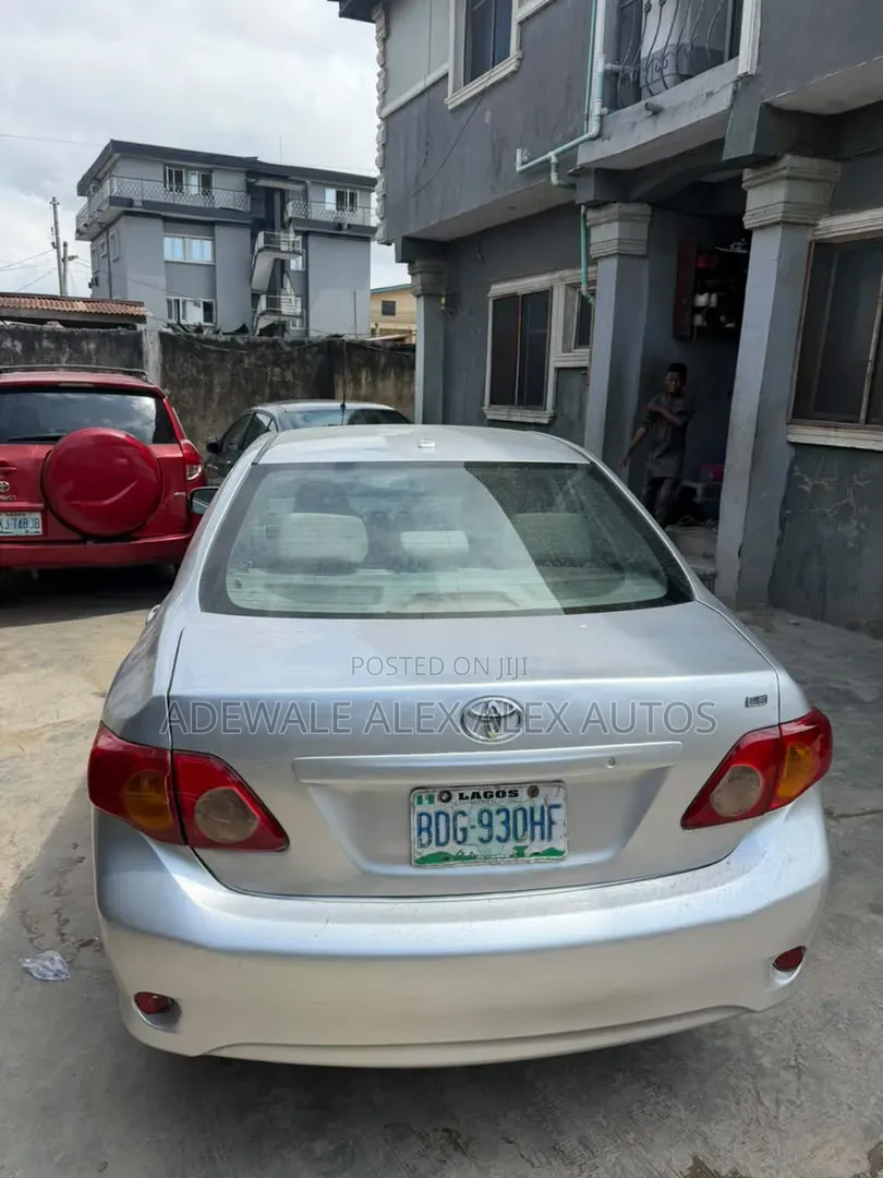 Toyota Corolla 2010 Silver