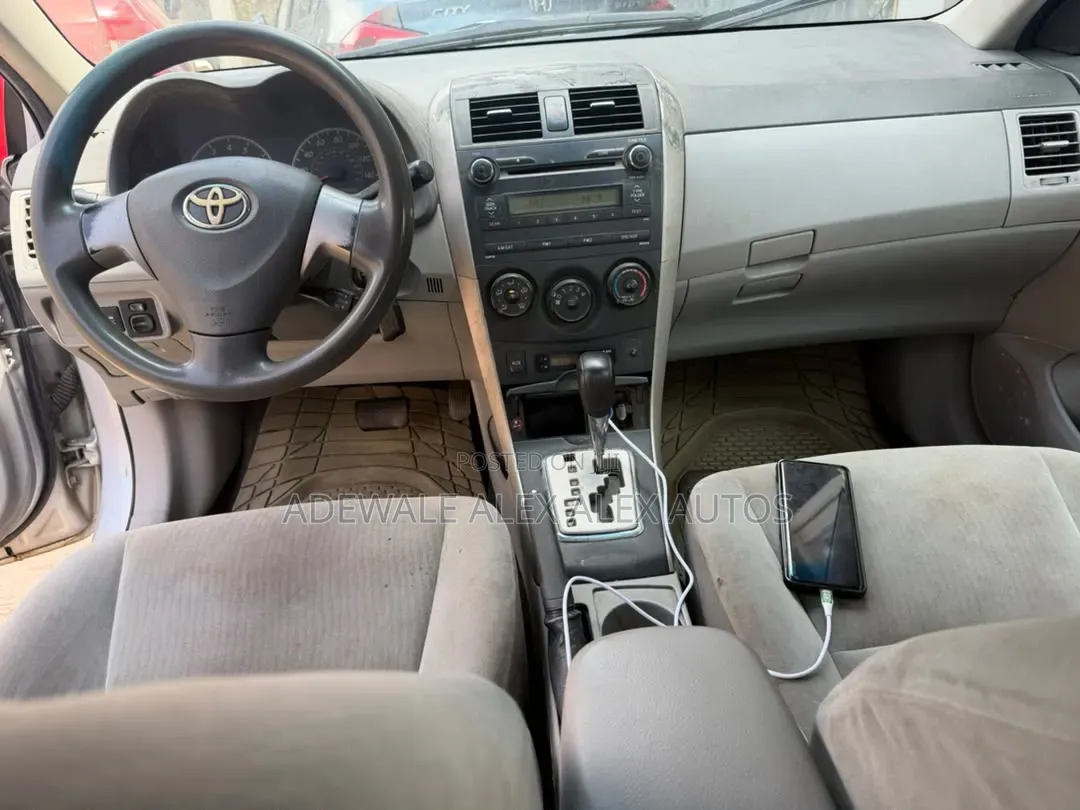 Toyota Corolla 2010 Silver