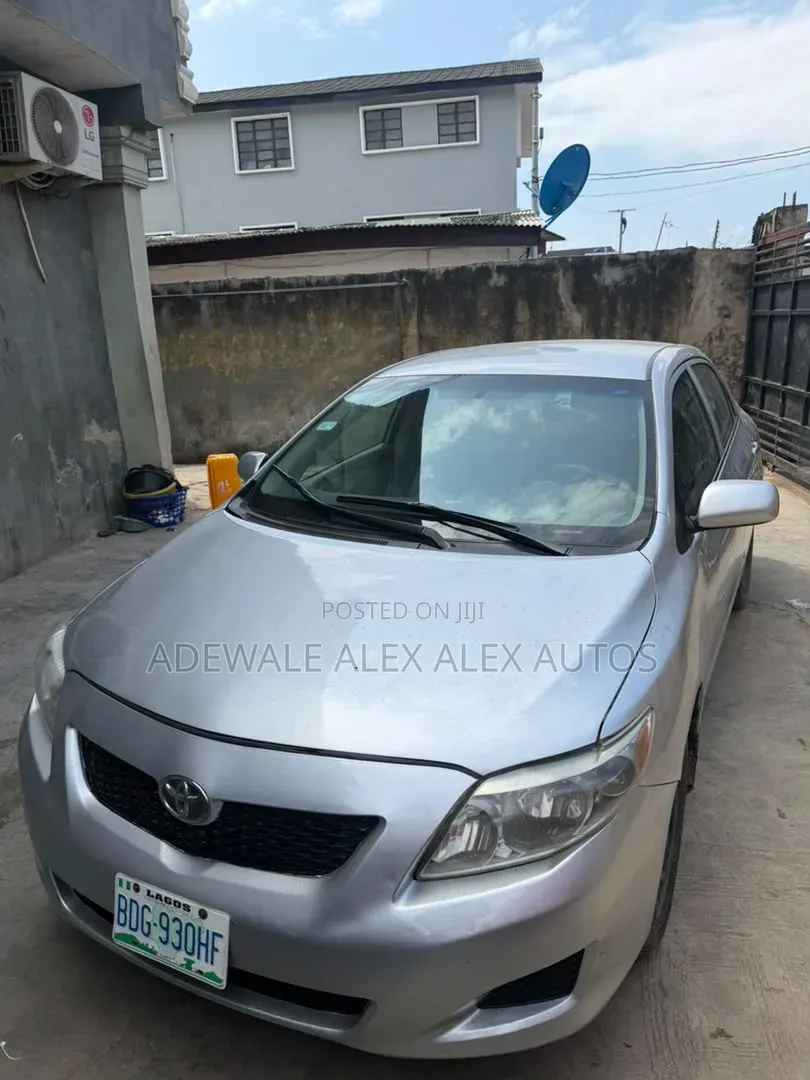 Toyota Corolla 2010 Silver