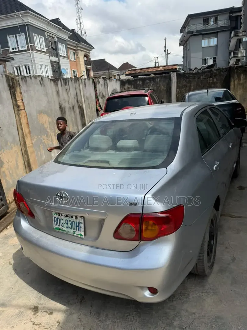 Toyota Corolla 2010 Silver