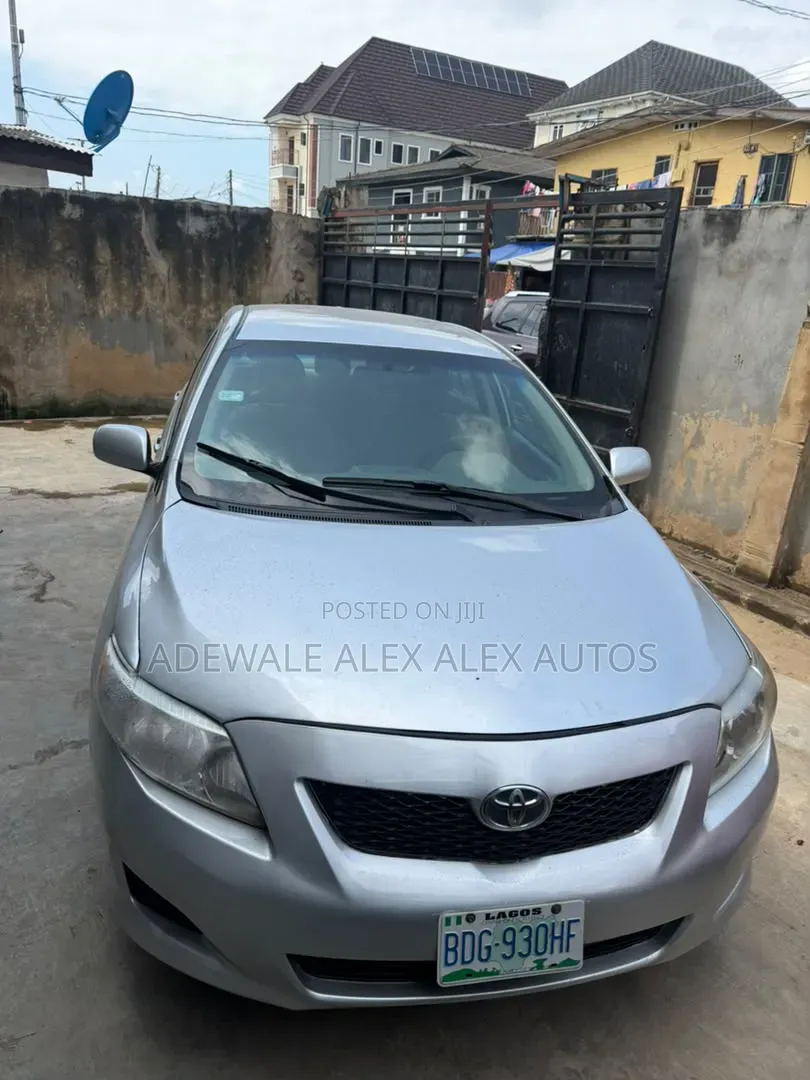 Toyota Corolla 2010 Silver