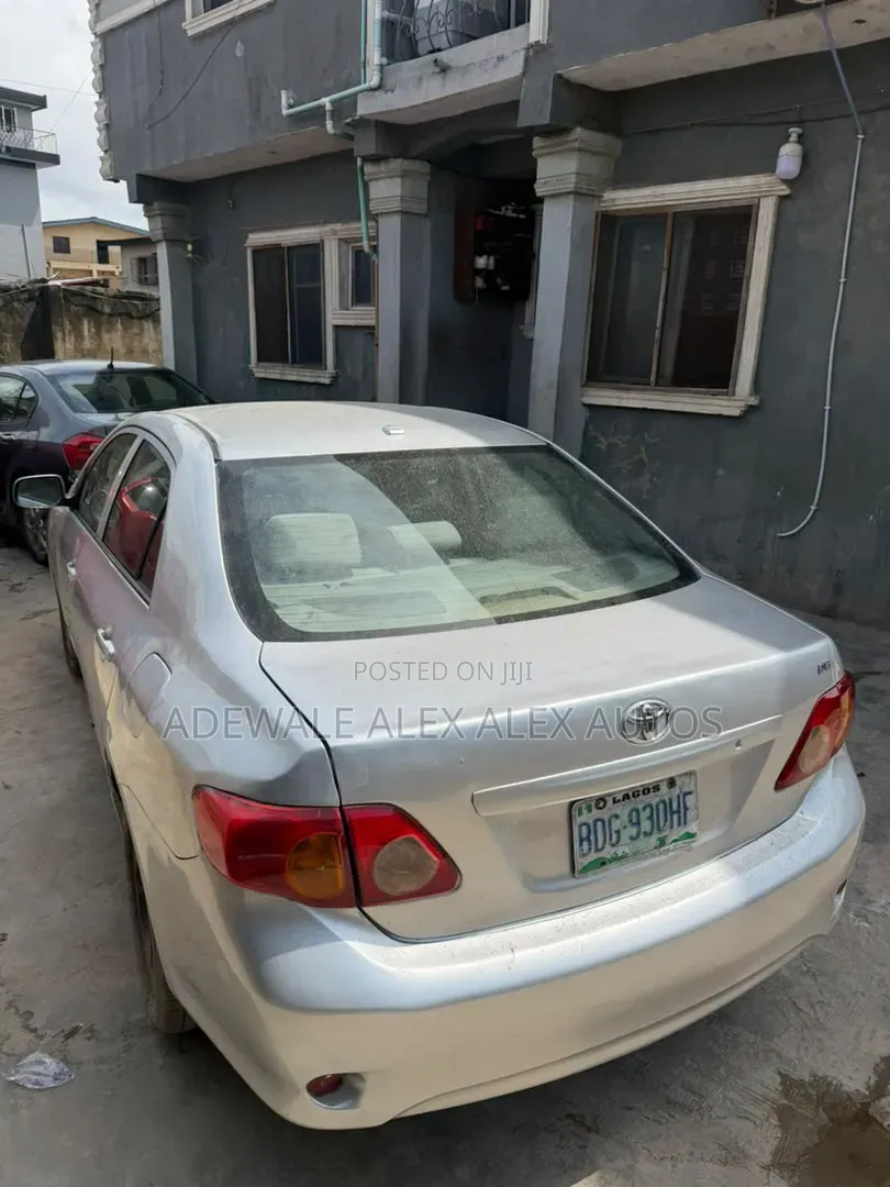 Toyota Corolla 2010 Silver