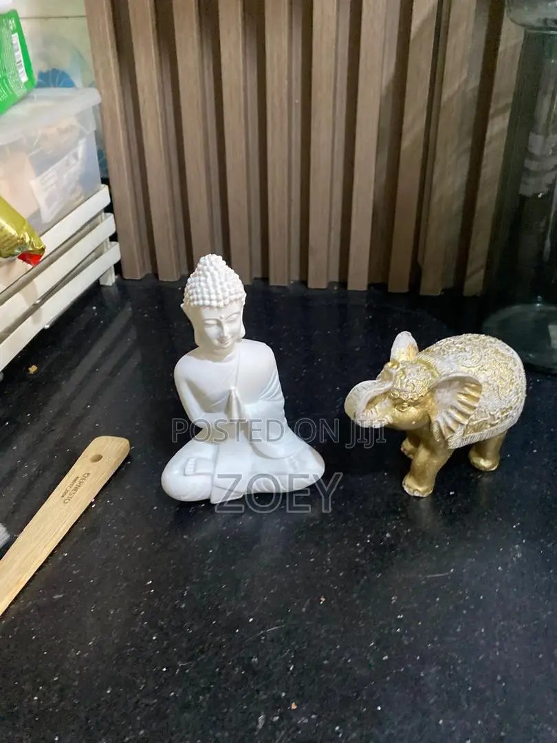 Coffee Table Decorative Piecies
