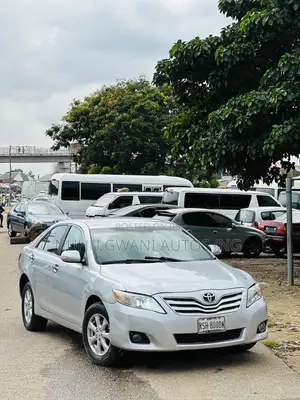 Toyota Camry LE 4dr Sedan (2.5L 4cyl 6AM) 2010 Silver