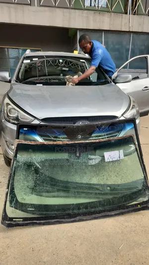 Hyundai Tuson 2012 Windscreen