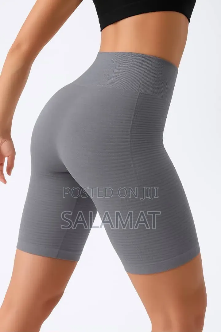 Short Tight