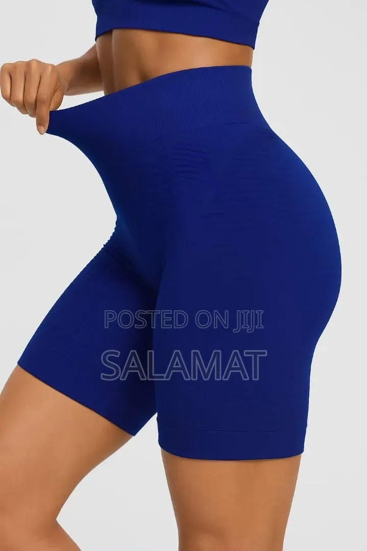 Short Tight
