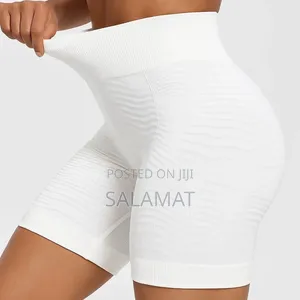 Short Tight