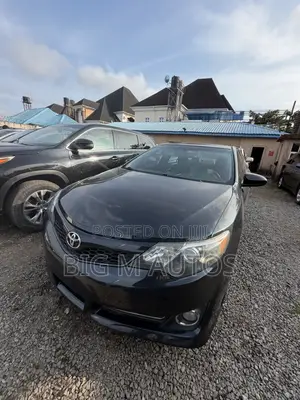 Toyota Camry SE 4dr Sedan (2.5L 4cyl 6A) 2013 Gray