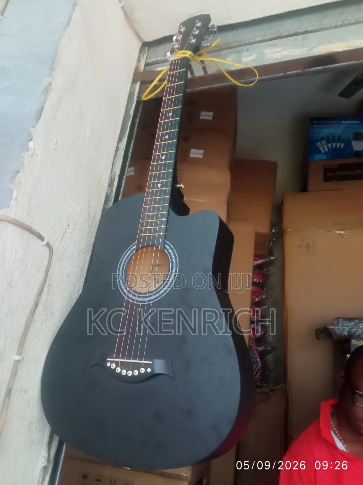 Box Guitar Size 38