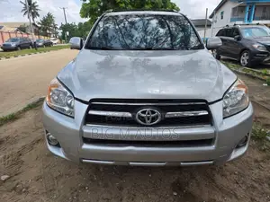 Toyota RAV4 2010 Silver