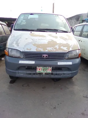 Toyota HiAce 2005 White