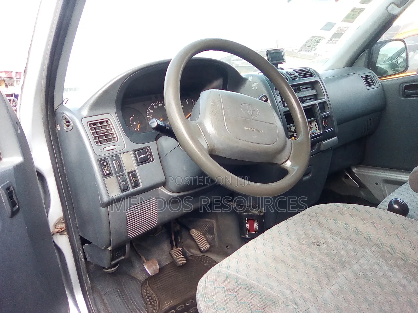 Toyota HiAce 2005 White