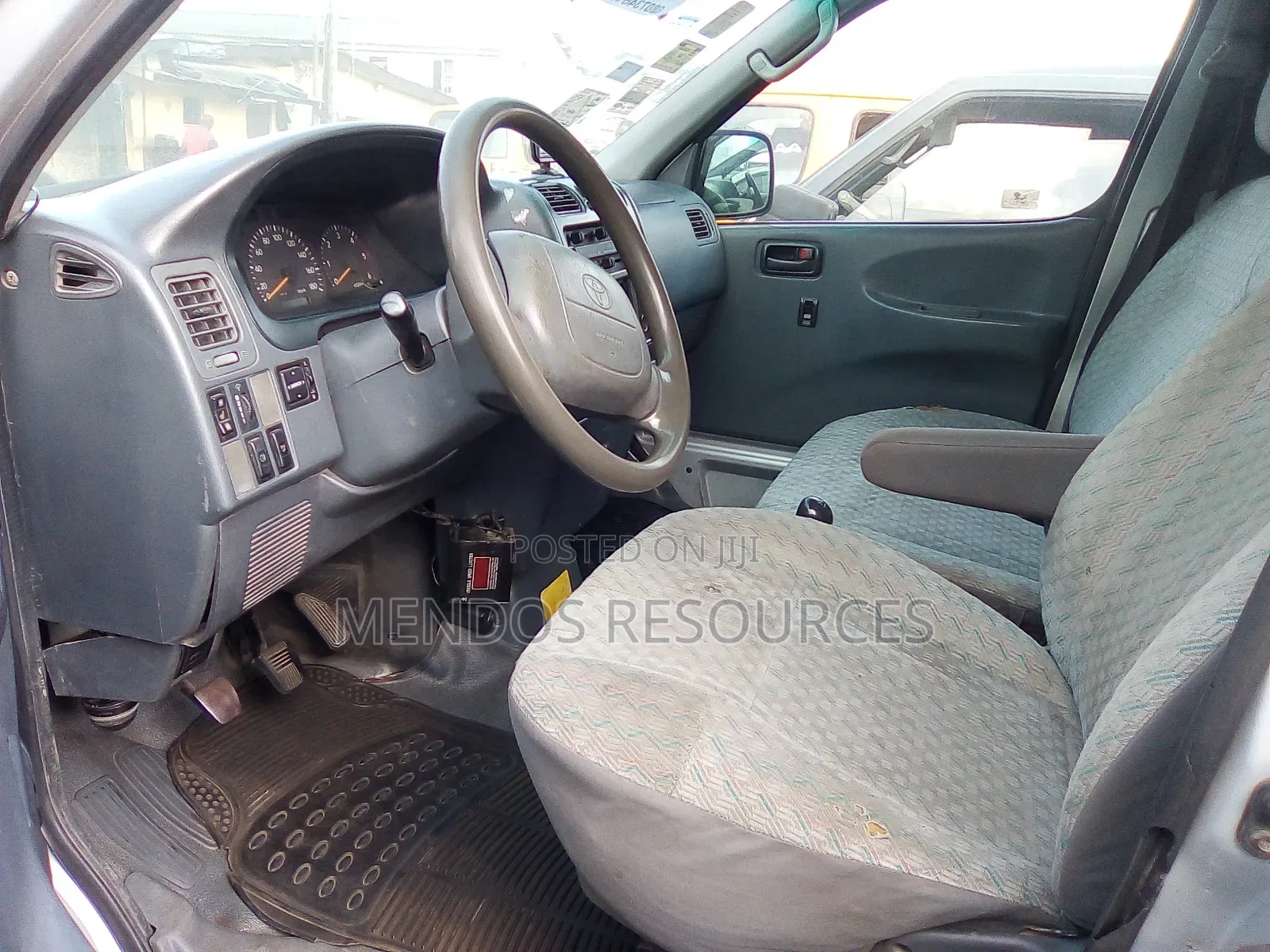 Toyota HiAce 2005 White