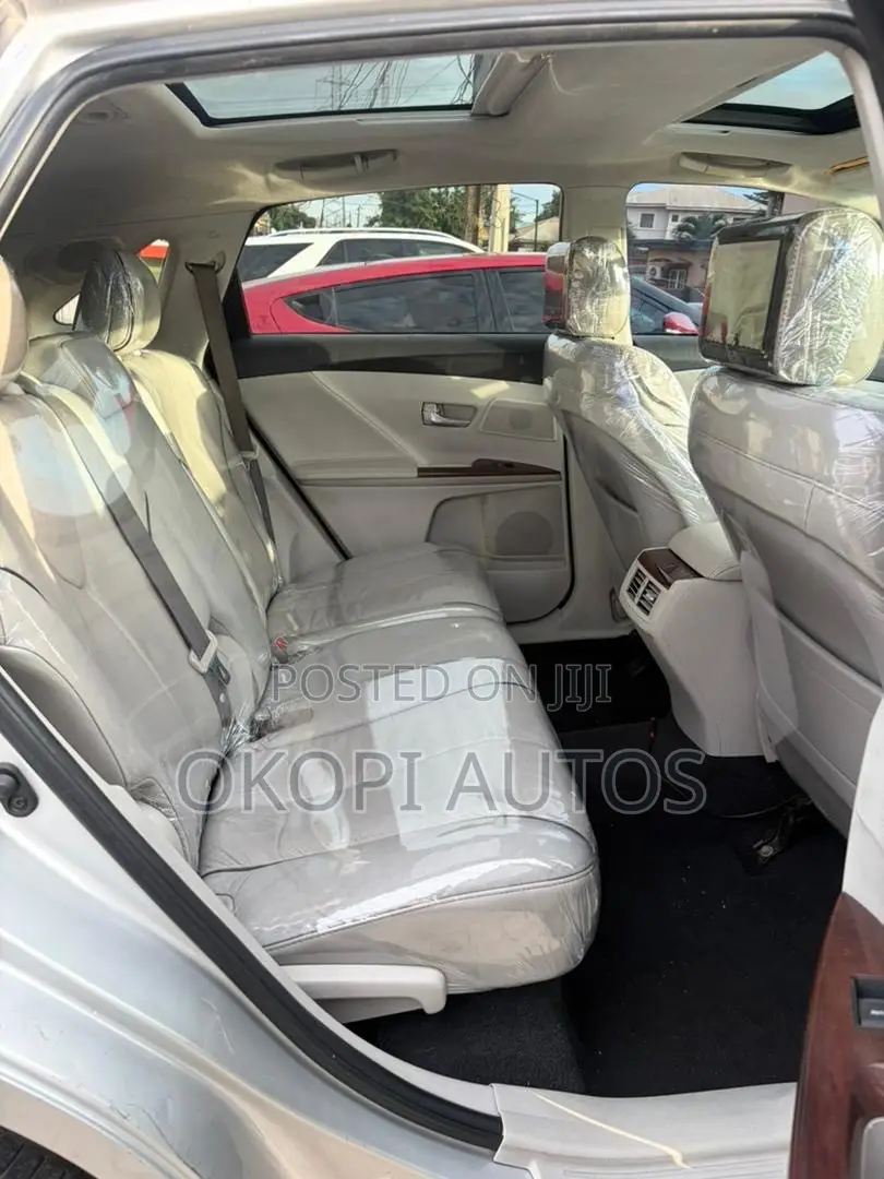 Toyota Venza 2010 Silver