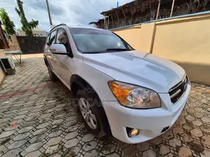 Toyota RAV4 2011 White