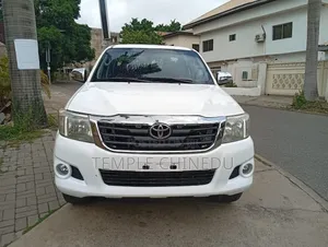 Toyota Hilux 2012 White