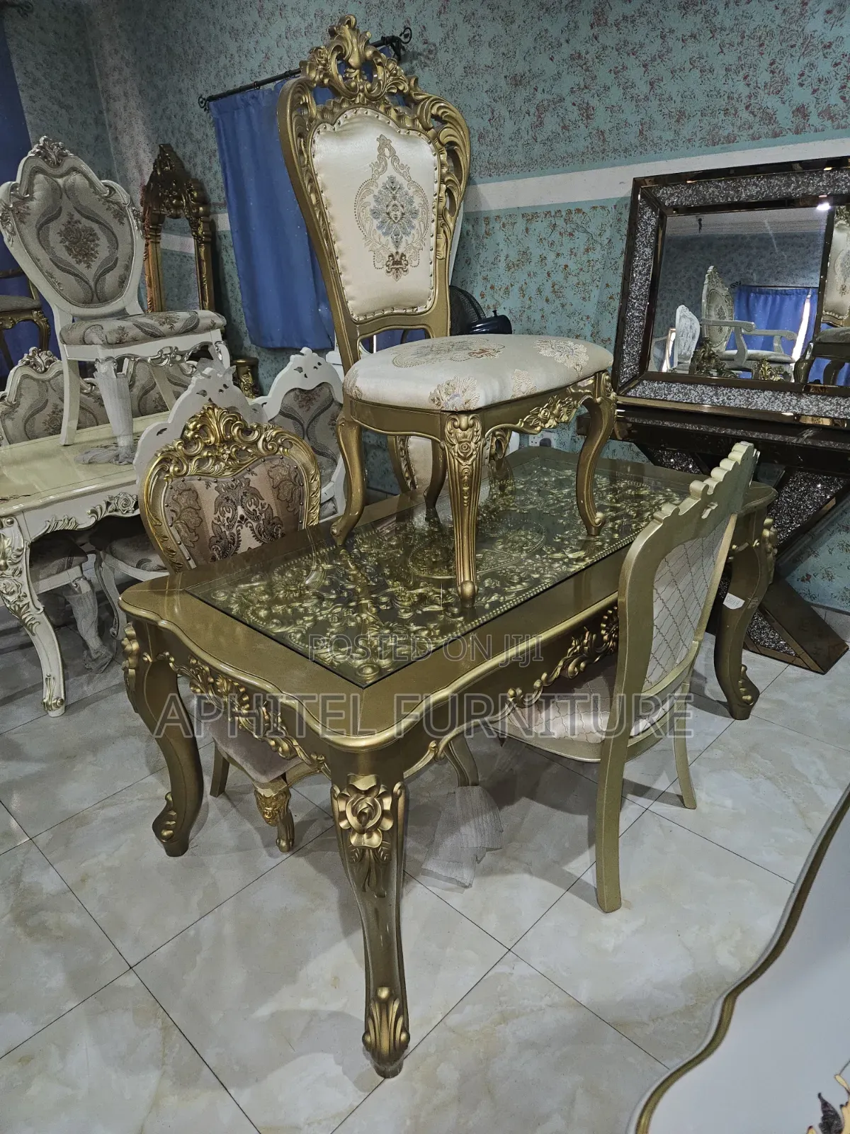 Golden Royal Dinning
