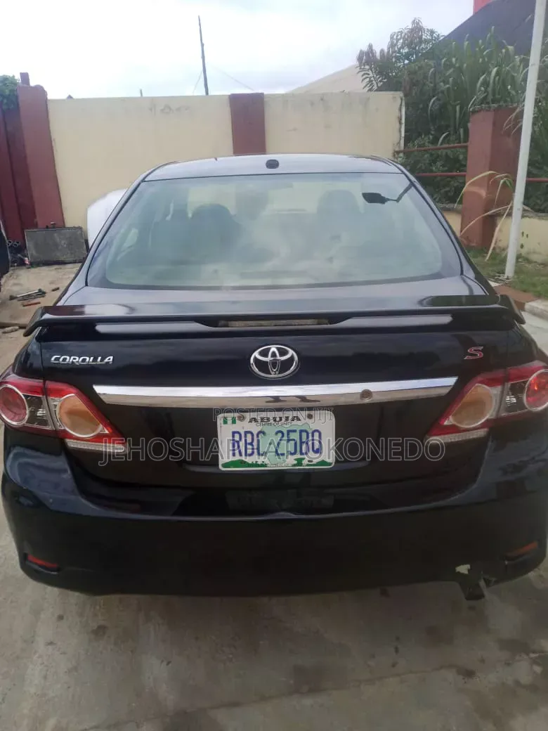 Toyota Corolla 2011 Black