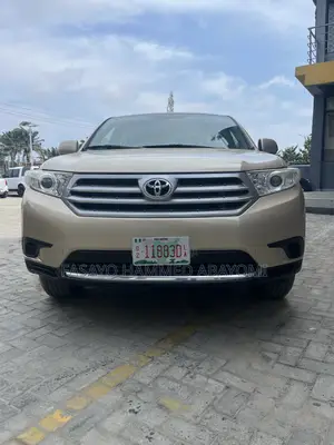 Toyota Highlander Limited 2011 Gold