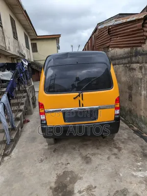 Suzuki APV Minibus 2010 Yellow
