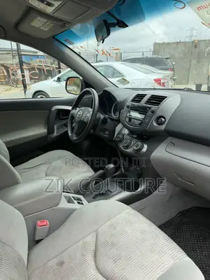 Toyota RAV4 2011 Silver