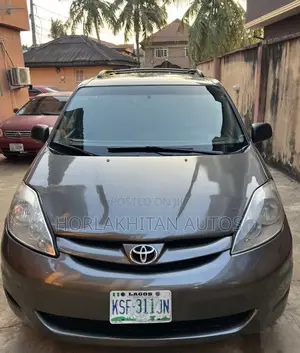 Toyota Sienna LE AWD 2005 Gray