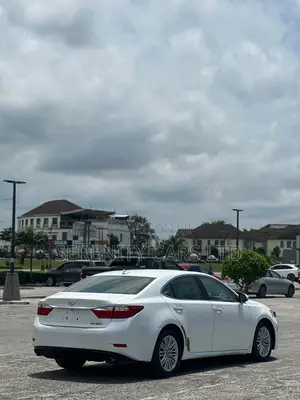 Lexus ES 350 FWD 2013 White