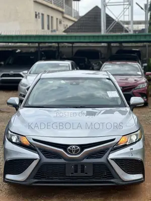 Toyota Camry SE 2023 Gray