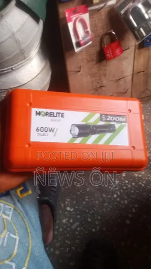 Morelite 600W LED Zoom Flashlight (Model CJ-5118),