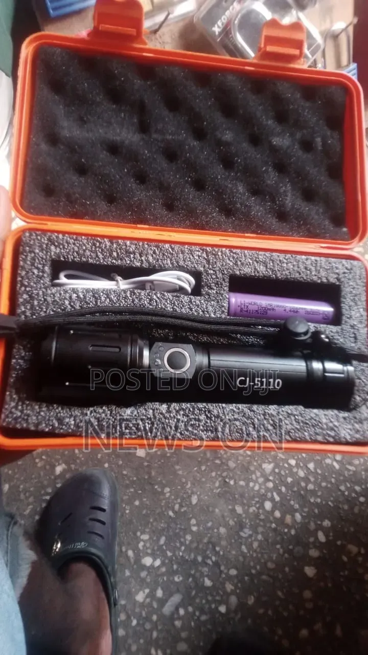 Morelite 600W LED Zoom Flashlight (Model CJ-5118),