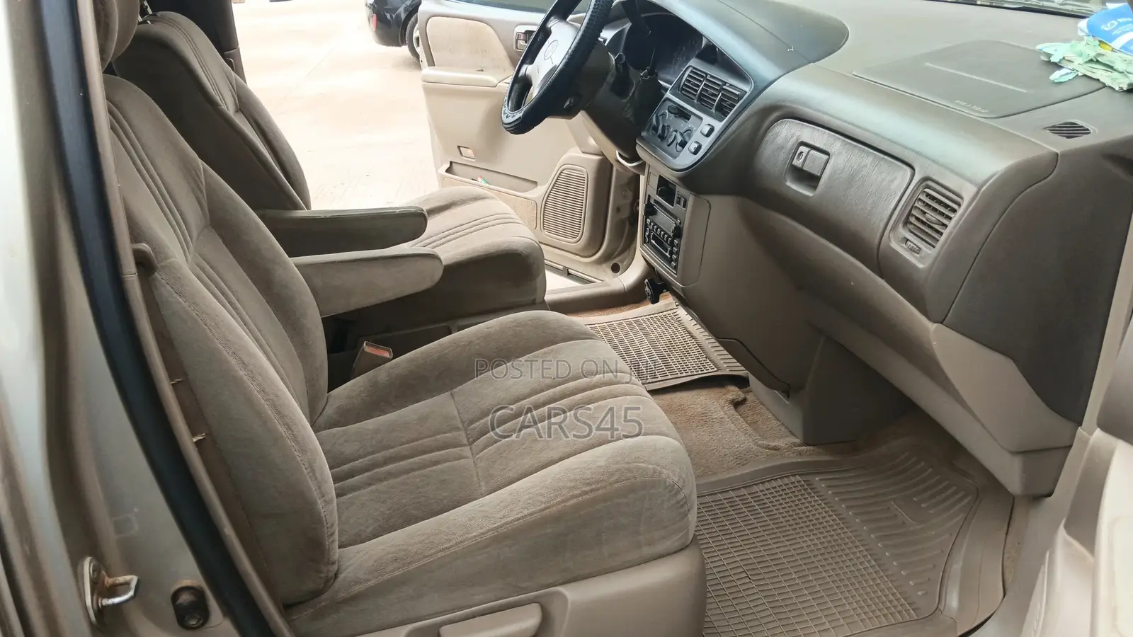 Toyota Sienna 2000 Gold