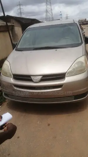 Toyota Sienna CE 2005 Gold