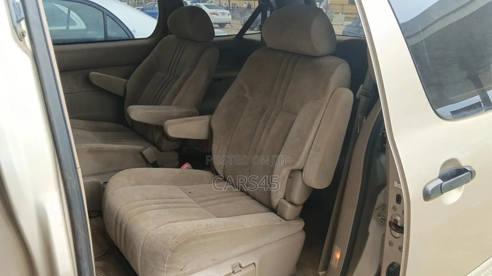 Toyota Sienna 2000 Gold