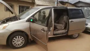 Toyota Sienna CE 2005 Gold