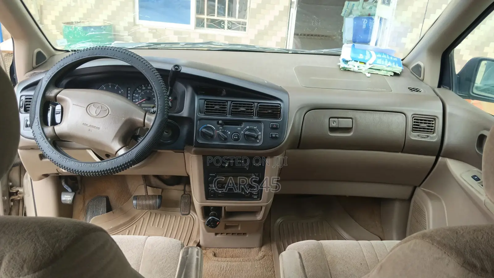 Toyota Sienna 2000 Gold