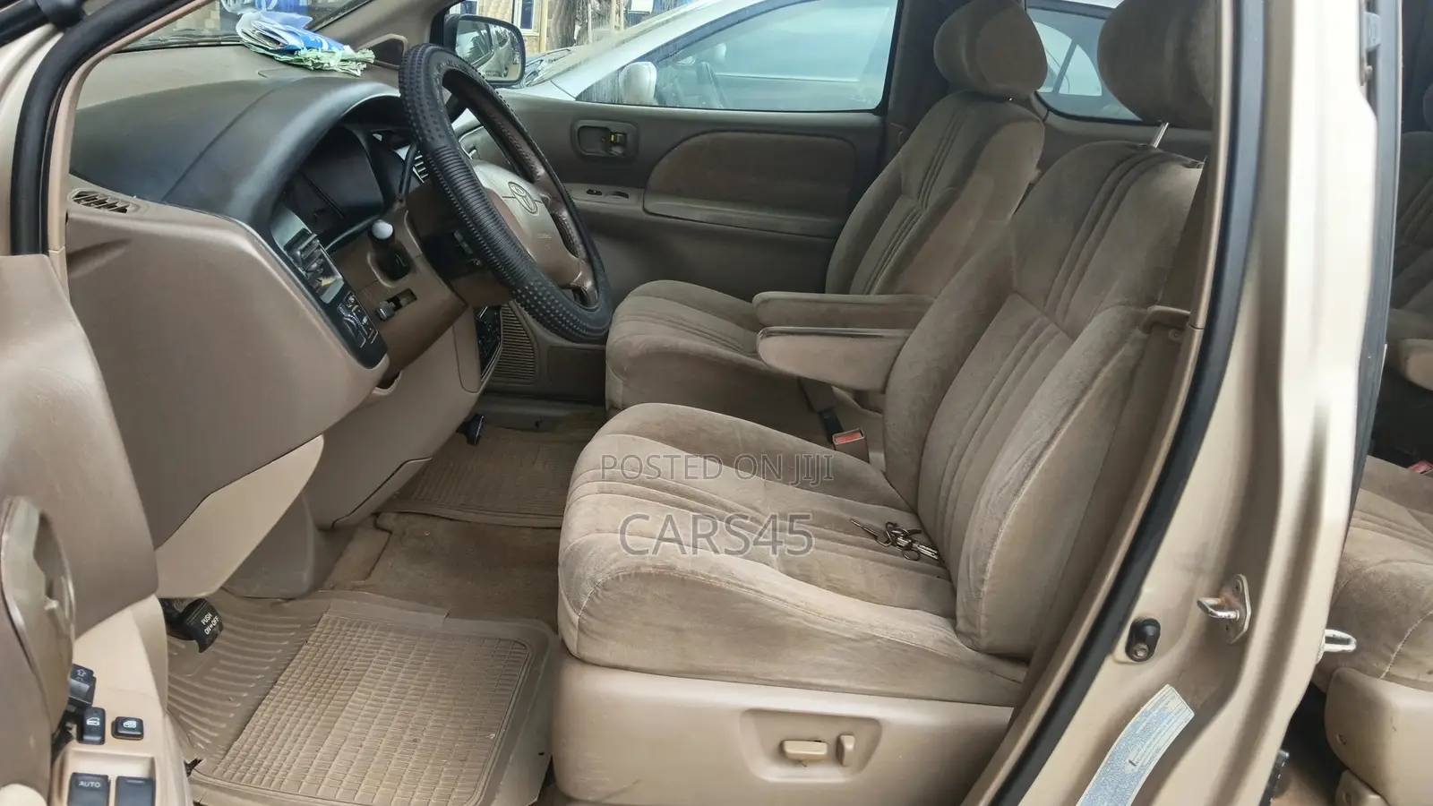 Toyota Sienna 2000 Gold