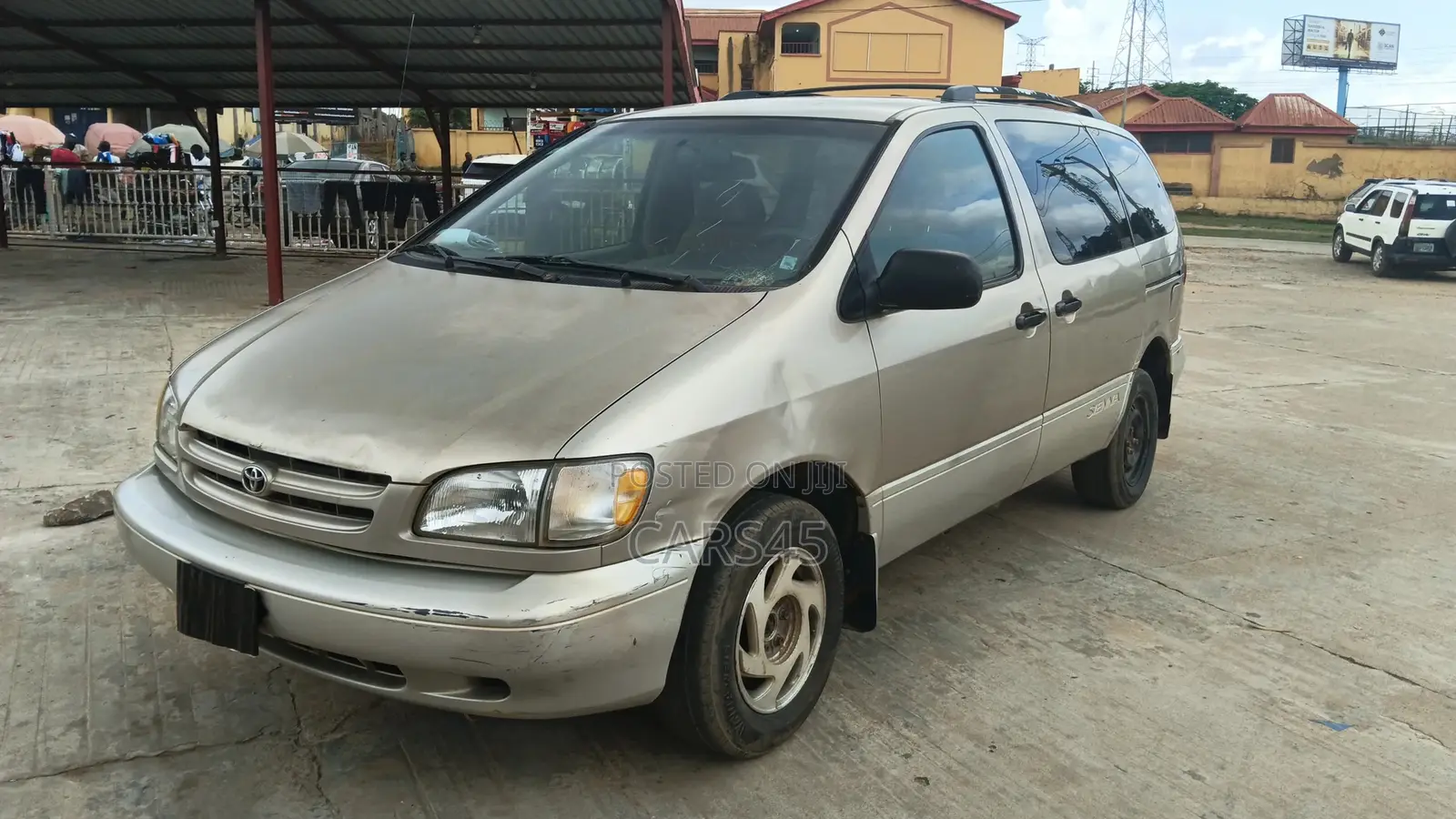 Toyota Sienna 2000 Gold