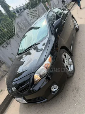 Toyota Corolla LE 4dr Sedan (1.8L 4cyl 4A) 2013 Black