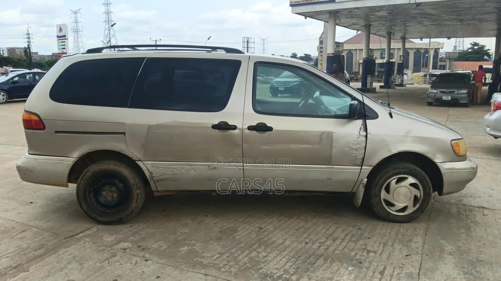Toyota Sienna 2000 Gold