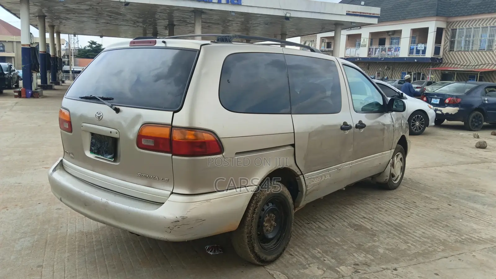 Toyota Sienna 2000 Gold