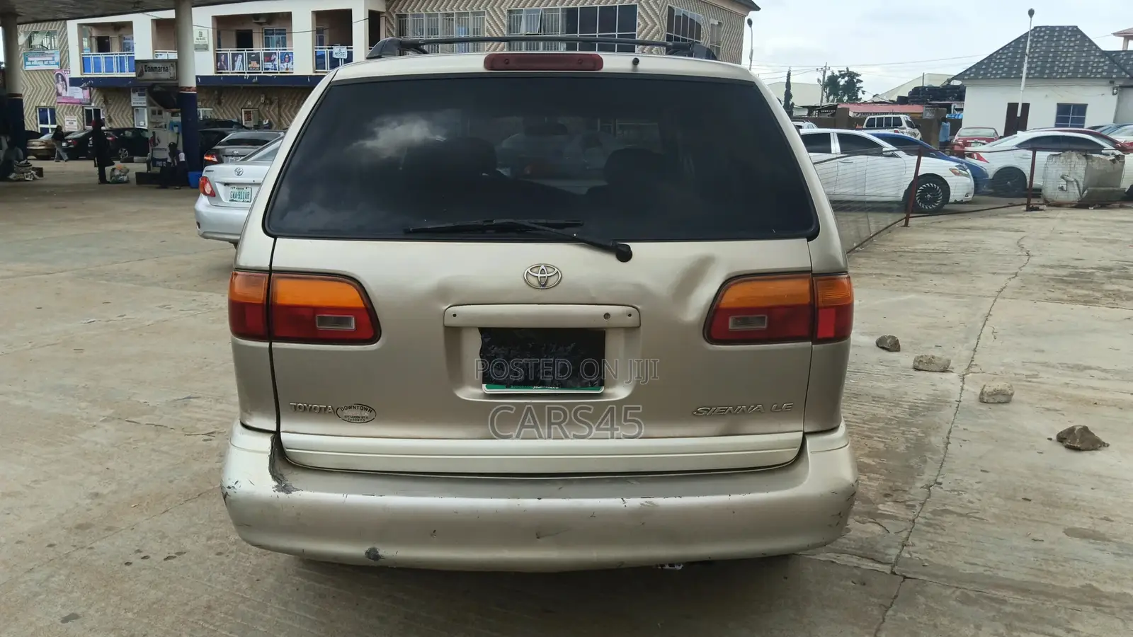 Toyota Sienna 2000 Gold