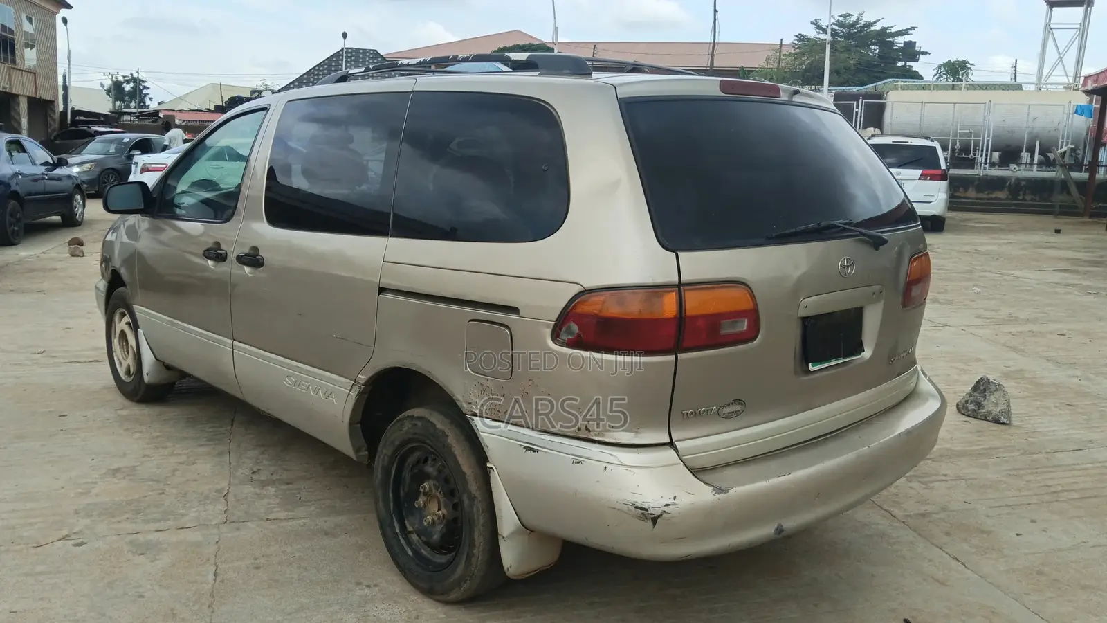 Toyota Sienna 2000 Gold