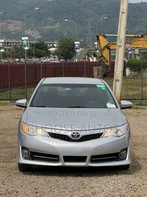 Toyota Camry SE 4dr Sedan (2.5L 4cyl 6A) 2013 Silver